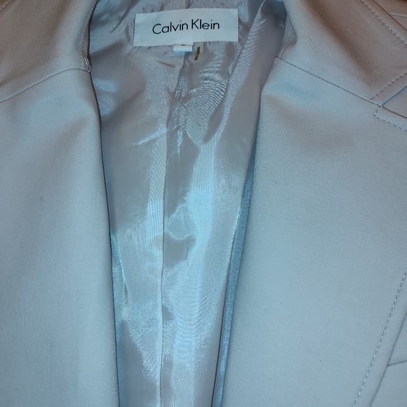 Light taupe pants suit - Picture 3 of 7